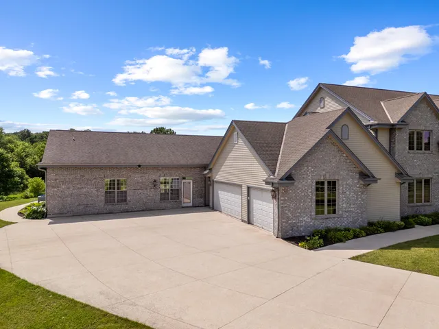 $1,295,000 | 3976 Woodridge Court, Richfield, WI 53017