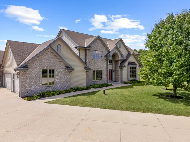 $1,295,000 | 3976 Woodridge Court, Richfield, WI 53017