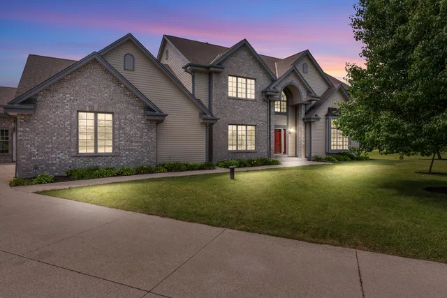 $1,295,000 | 3976 Woodridge Court, Richfield, WI 53017