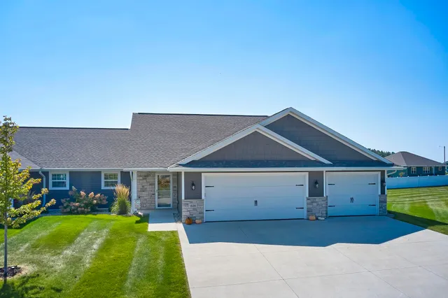 $370,000 | 838 Sharon Lane, Pulaski, WI 54162