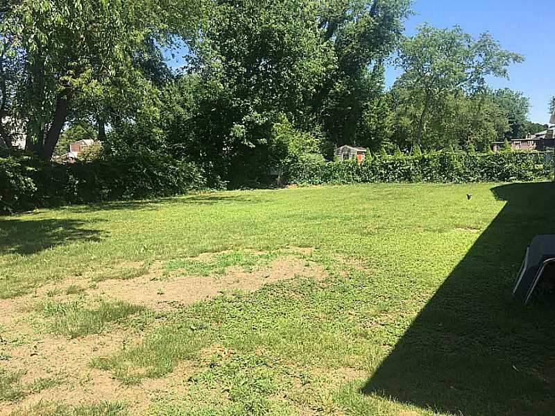 75 Buckwheat Avenue Portsmouth, RI 02871 - Photo 2 of 11 Yard/Garden.