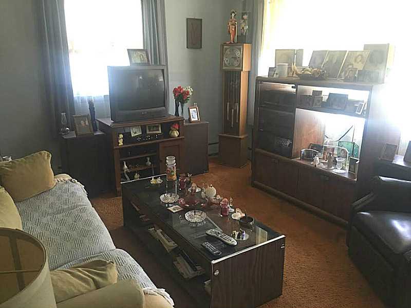 75 Buckwheat Avenue Portsmouth, RI 02871 - Photo 6 of 11 Living Room.