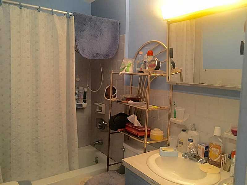 75 Buckwheat Avenue Portsmouth, RI 02871 - Photo 10 of 11 Bathroom.