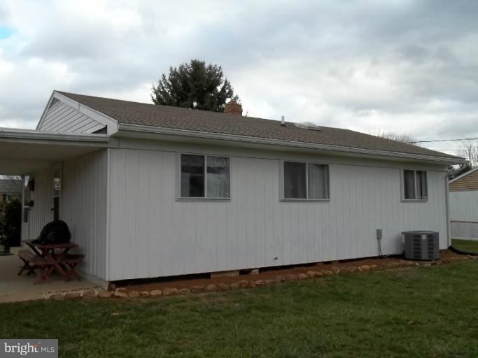11418 Manse Road Hagerstown, MD 21740 - Photo 5 of 14 Exterior (Rear)