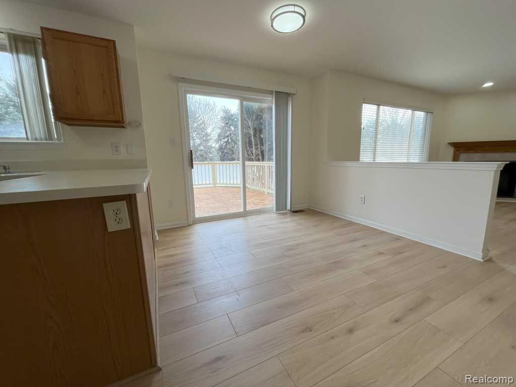 45567 Michael Canton, MI 48188 - Photo 4 of 24 Gallery Image 4