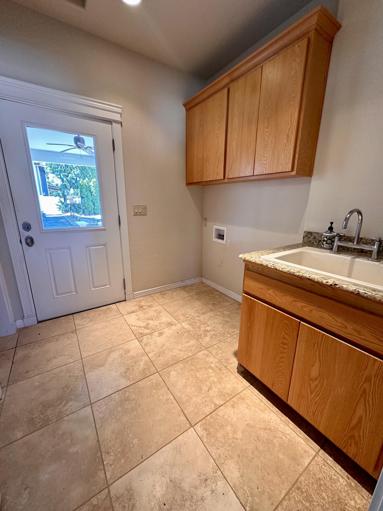 5117 Gebhard Road Central Point, OR 97502 - Photo 12 of 41 ECDE7D8B-ED2C-4F95-8D5E-D4A9FDEE9D7E_1_2