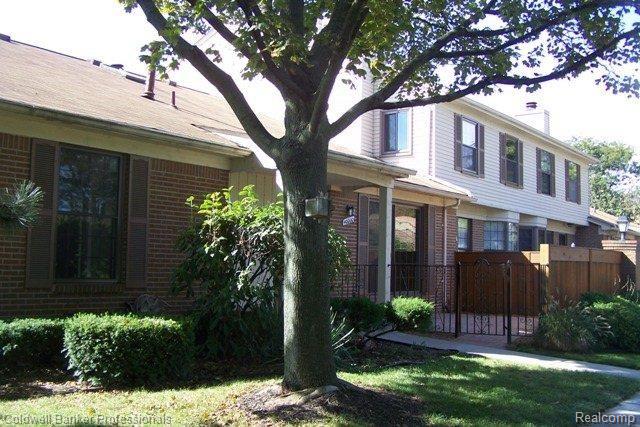40000 Crosswinds Road, Unit 45 Novi, MI 48375 - Photo 2 of 21 Side View