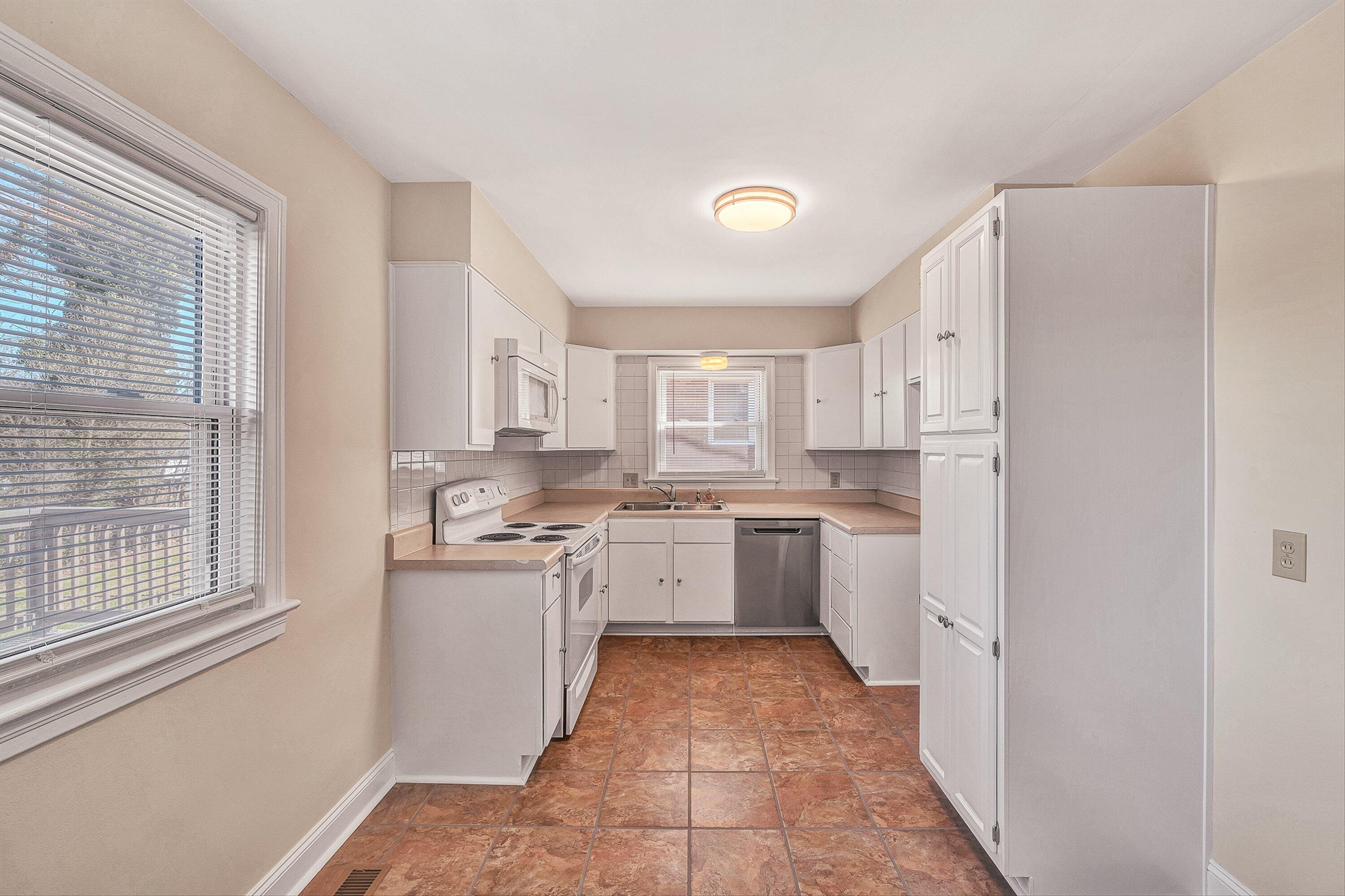 1013 Gardens Road Southwest Roanoke, VA 24014 - Photo 11 of 43 11-VM-05284