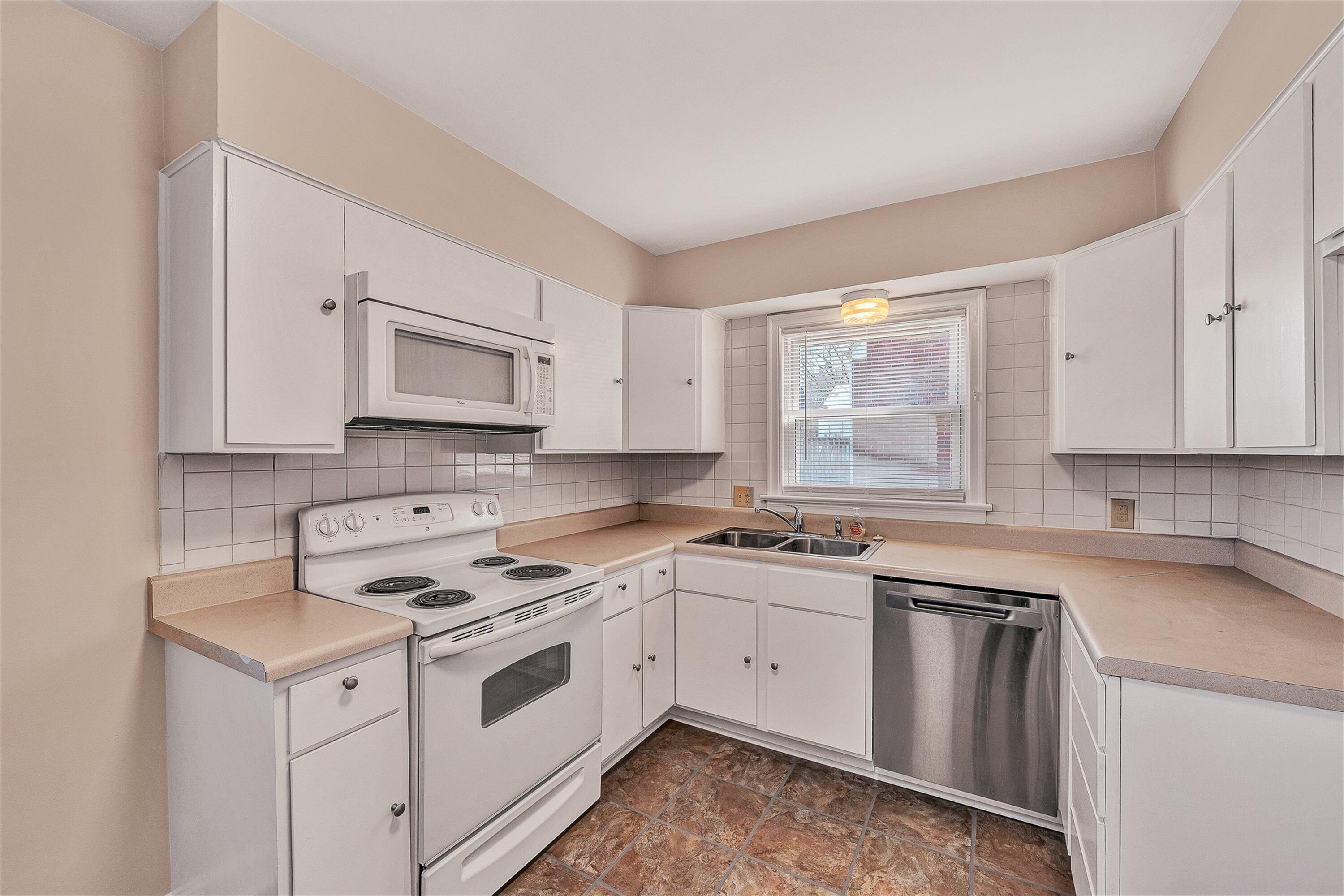 1013 Gardens Road Southwest Roanoke, VA 24014 - Photo 12 of 43 12-VM-05287