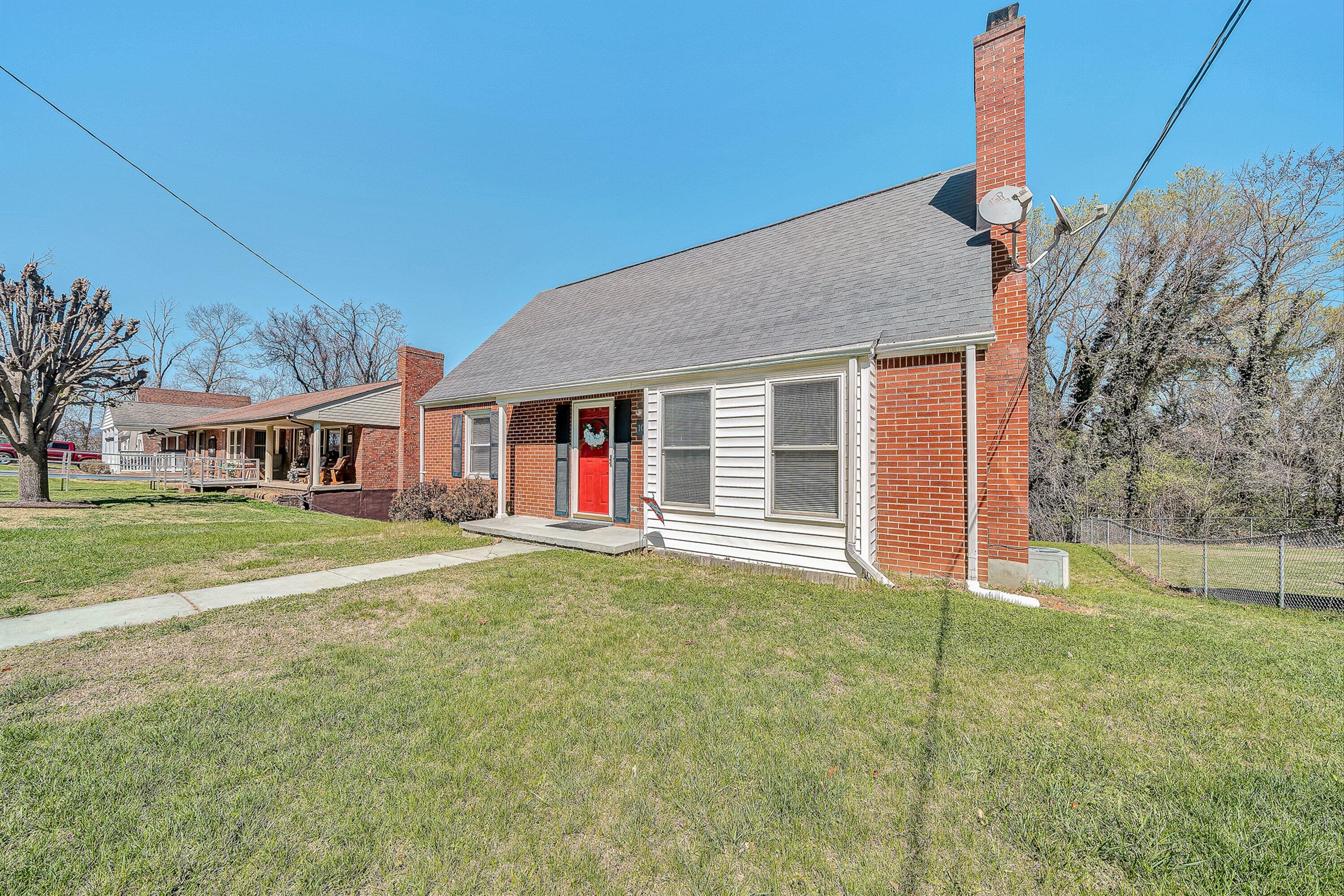 1013 Gardens Road Southwest Roanoke, VA 24014 - Photo 3 of 43 03-VM-05260