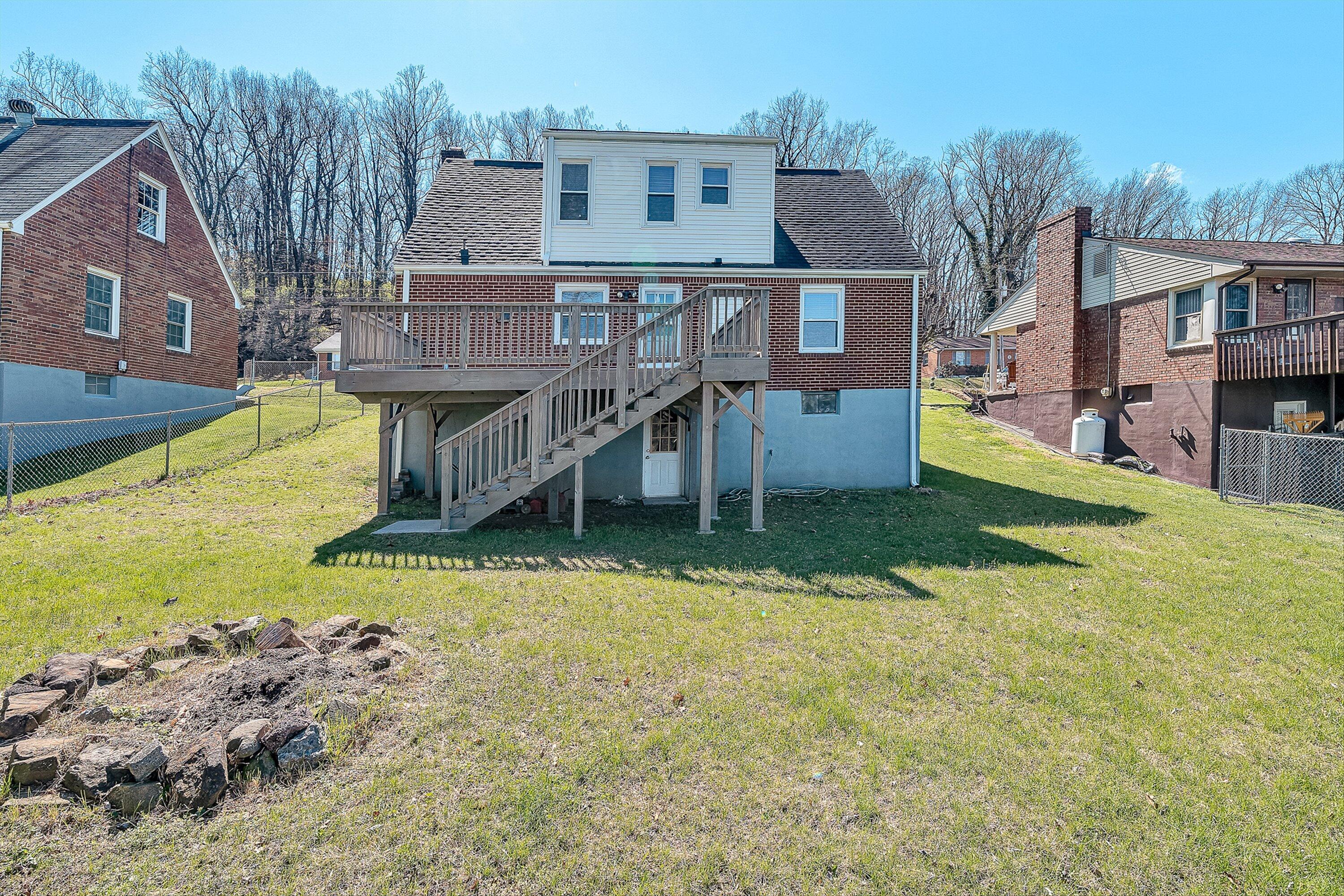 1013 Gardens Road Southwest Roanoke, VA 24014 - Photo 40 of 43 41-VM-05371