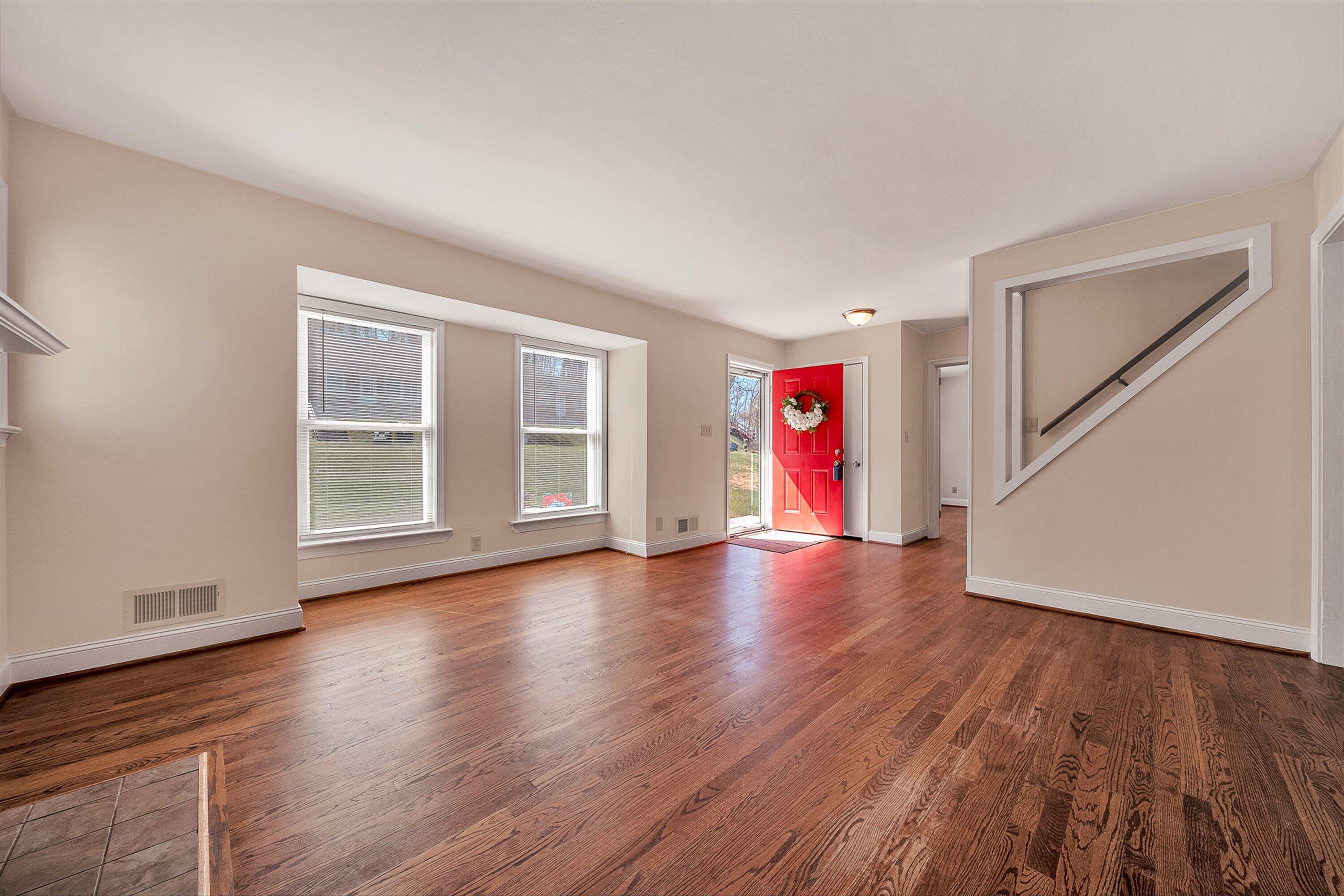 1013 Gardens Road Southwest Roanoke, VA 24014 - Photo 4 of 43 04-VM-05263