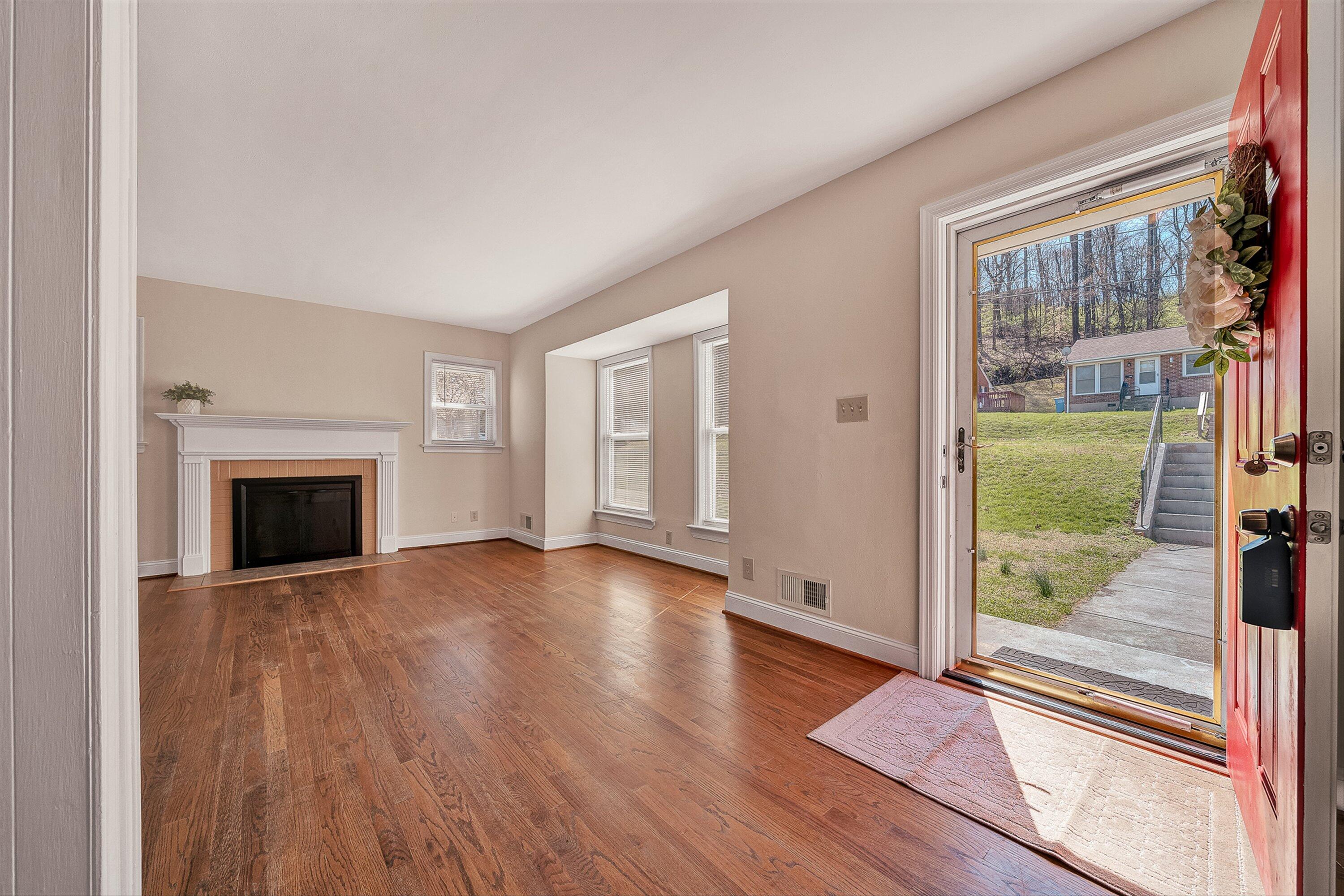 1013 Gardens Road Southwest Roanoke, VA 24014 - Photo 5 of 43 05-VM-05266