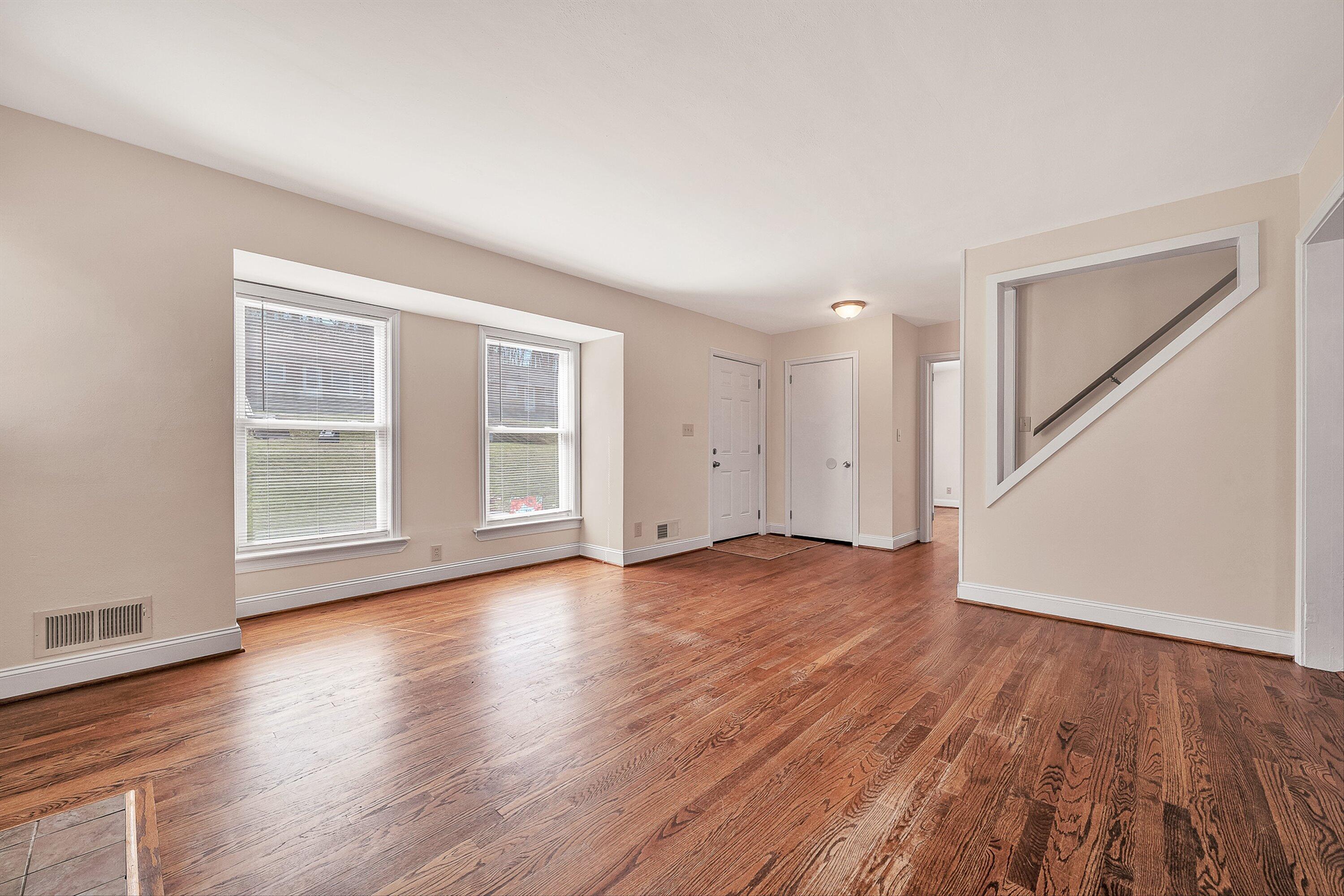 1013 Gardens Road Southwest Roanoke, VA 24014 - Photo 9 of 43 09-VM-05278