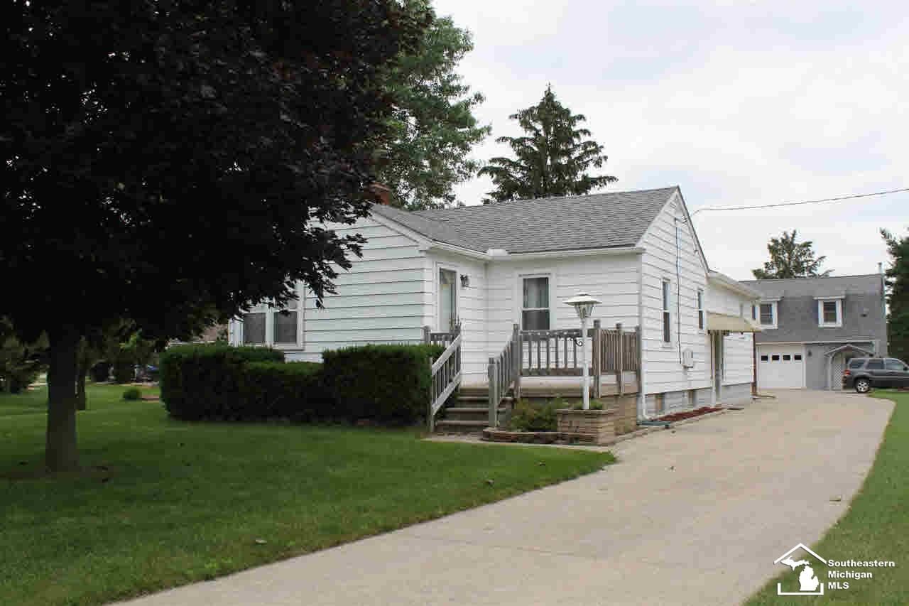 2374 Blue Bush Road Monroe, MI 48162 - Photo 1 of 18 20443115.JPG
