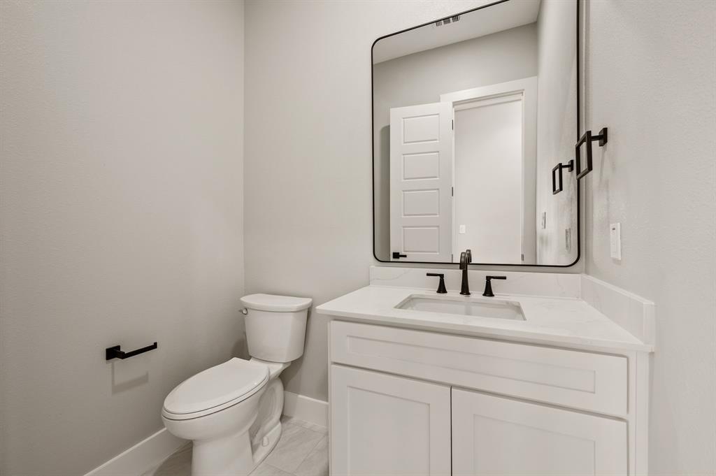 806 N Avenue East Springtown, TX 76082 - Photo 12 of 25 a bathroom with a toilet sink and mirror