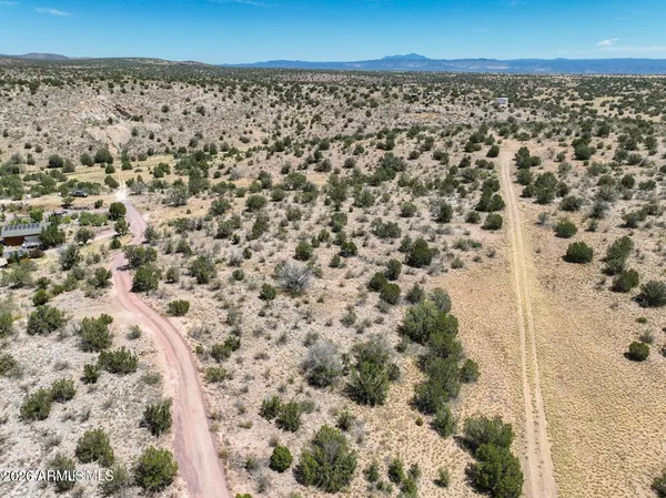 a view of a sky view