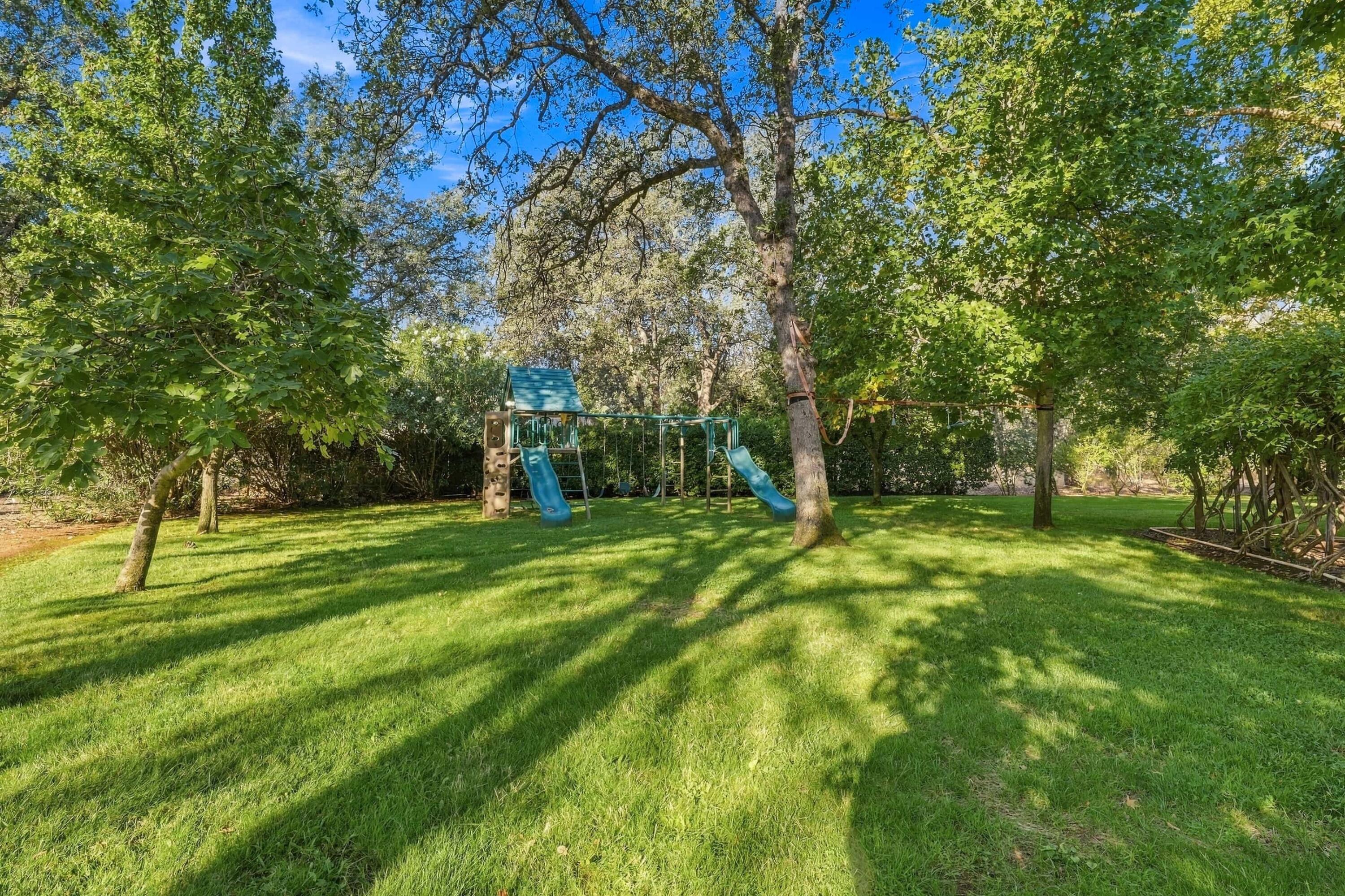 3252 Inverness Street Redding, CA 96002 - Photo 22 of 27 Backyard