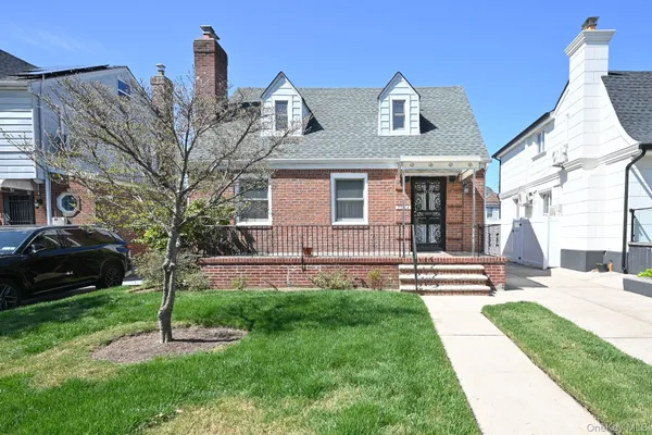 $1,298,000 | 75-64 180th Street | Utopia