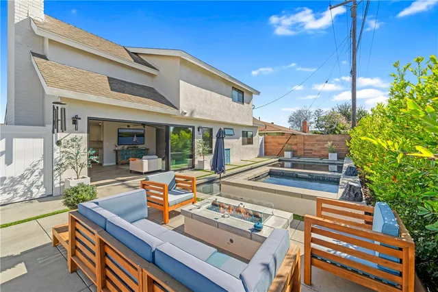 a view of house with a outdoor space