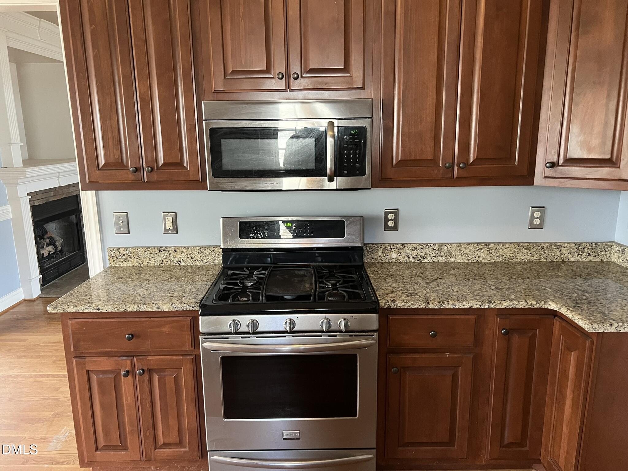 236 Fieldtrial Circle Garner, NC 27529 - Photo 4 of 31 Gas Stove