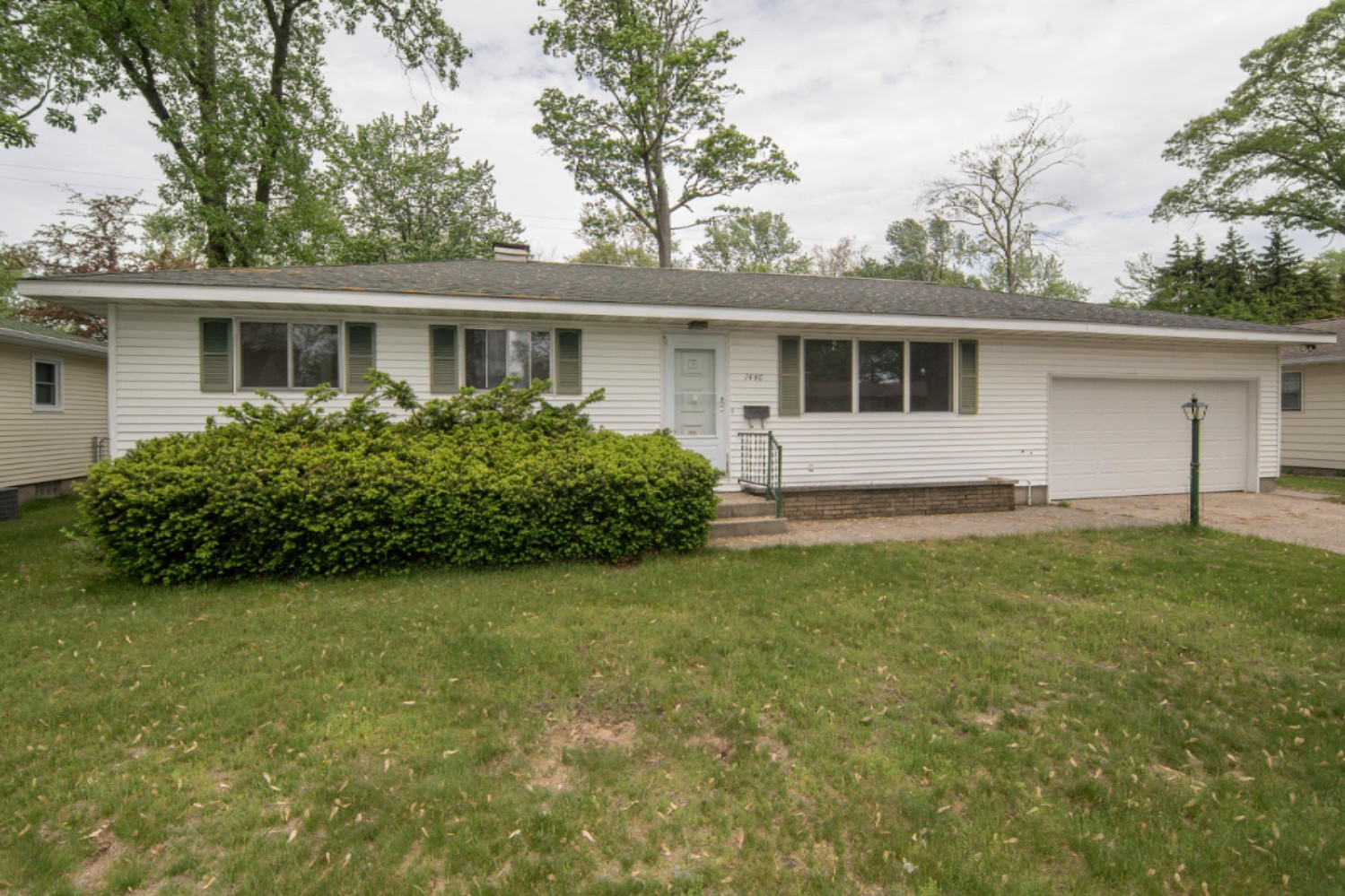 1446 Princeton Road Muskegon, MI 49441 - Photo 2 of 28 2