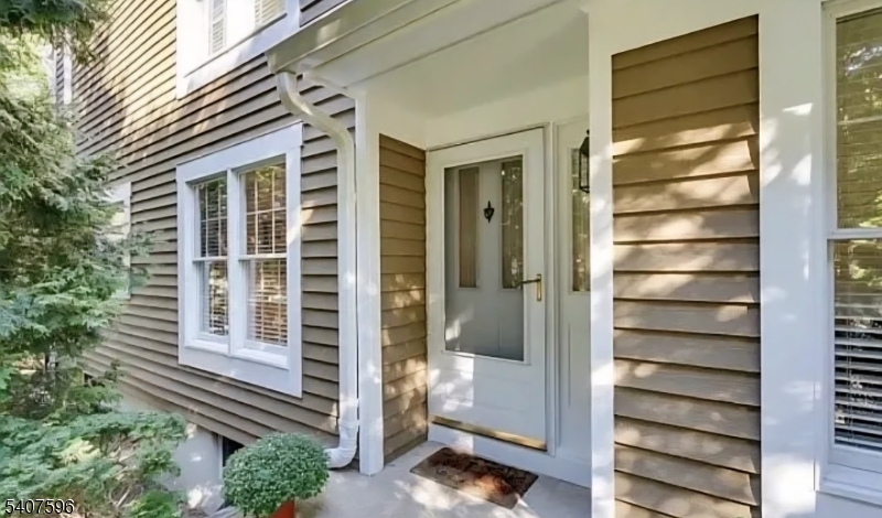 8 Harrow Lane Bedminster, NJ 07921 - Photo 2 of 9