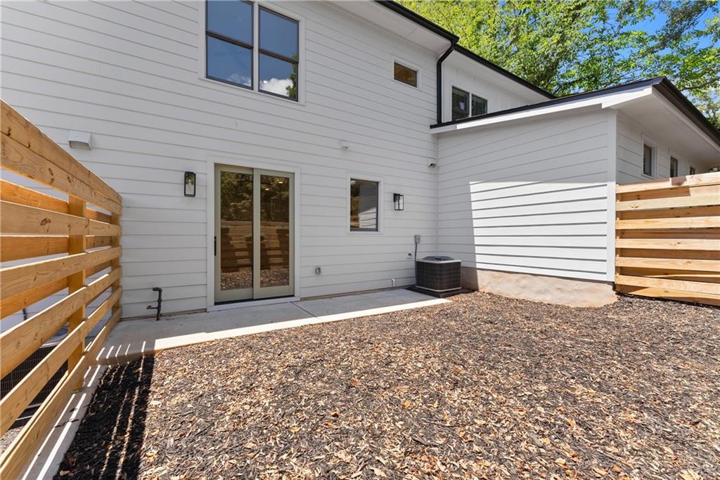 380 Forrest Avenue Gainesville, GA 30501 - Photo 18 of 31 a backyard of a house