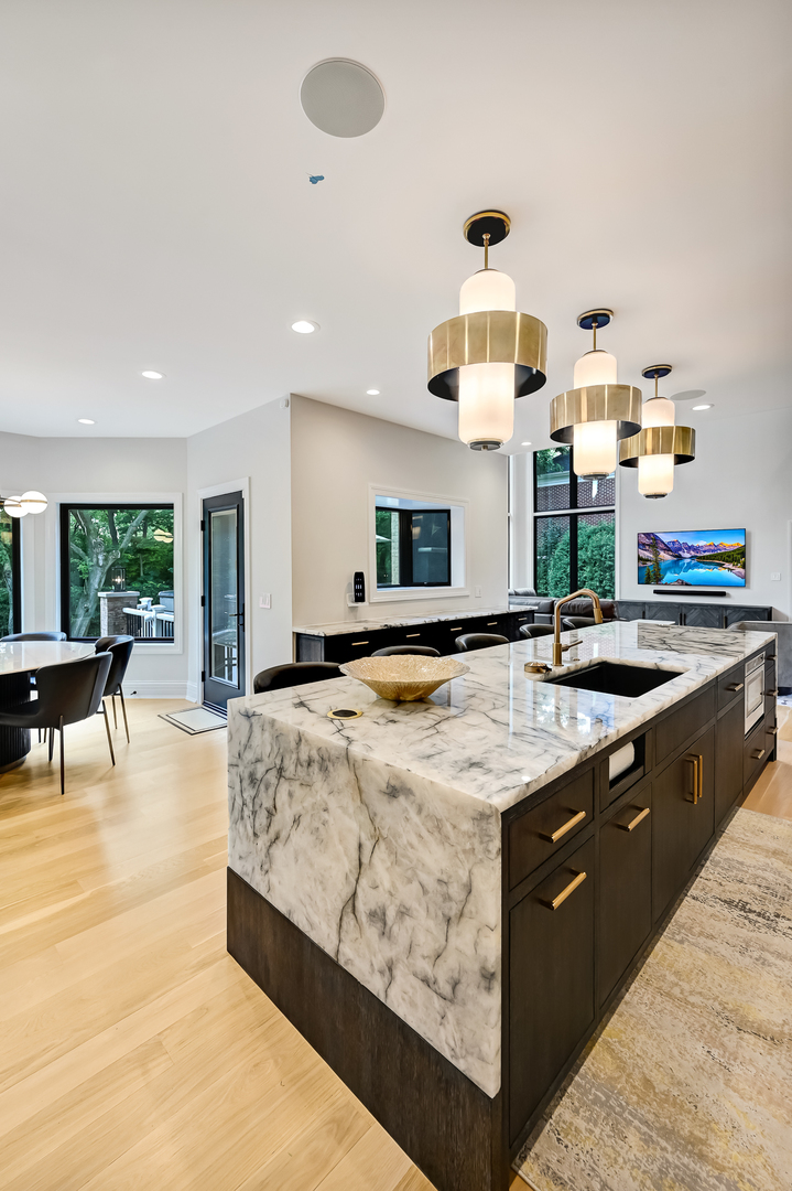 1813 Kelly Court Darien, IL 60561 - Photo 20 of 56 a large kitchen with stainless steel appliances a large counter top