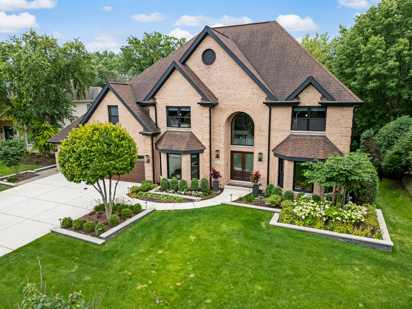 1813 Kelly Court Darien, IL 60561 - Photo 3 of 56 a front view of a house with a yard and porch