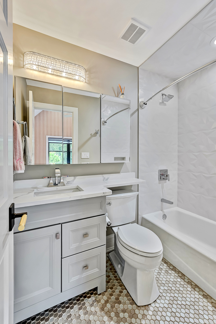 1813 Kelly Court Darien, IL 60561 - Photo 40 of 56 a bathroom with a toilet a sink and a bathtub