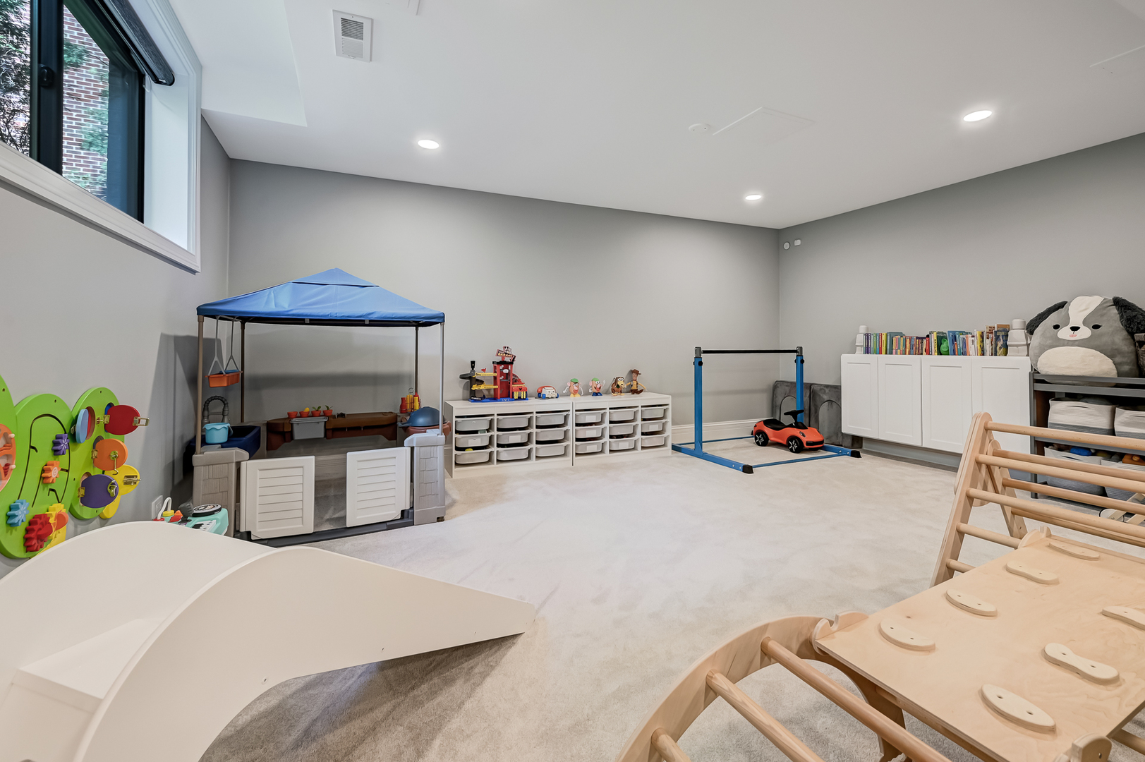 1813 Kelly Court Darien, IL 60561 - Photo 47 of 56 a room with furniture and a flat screen tv