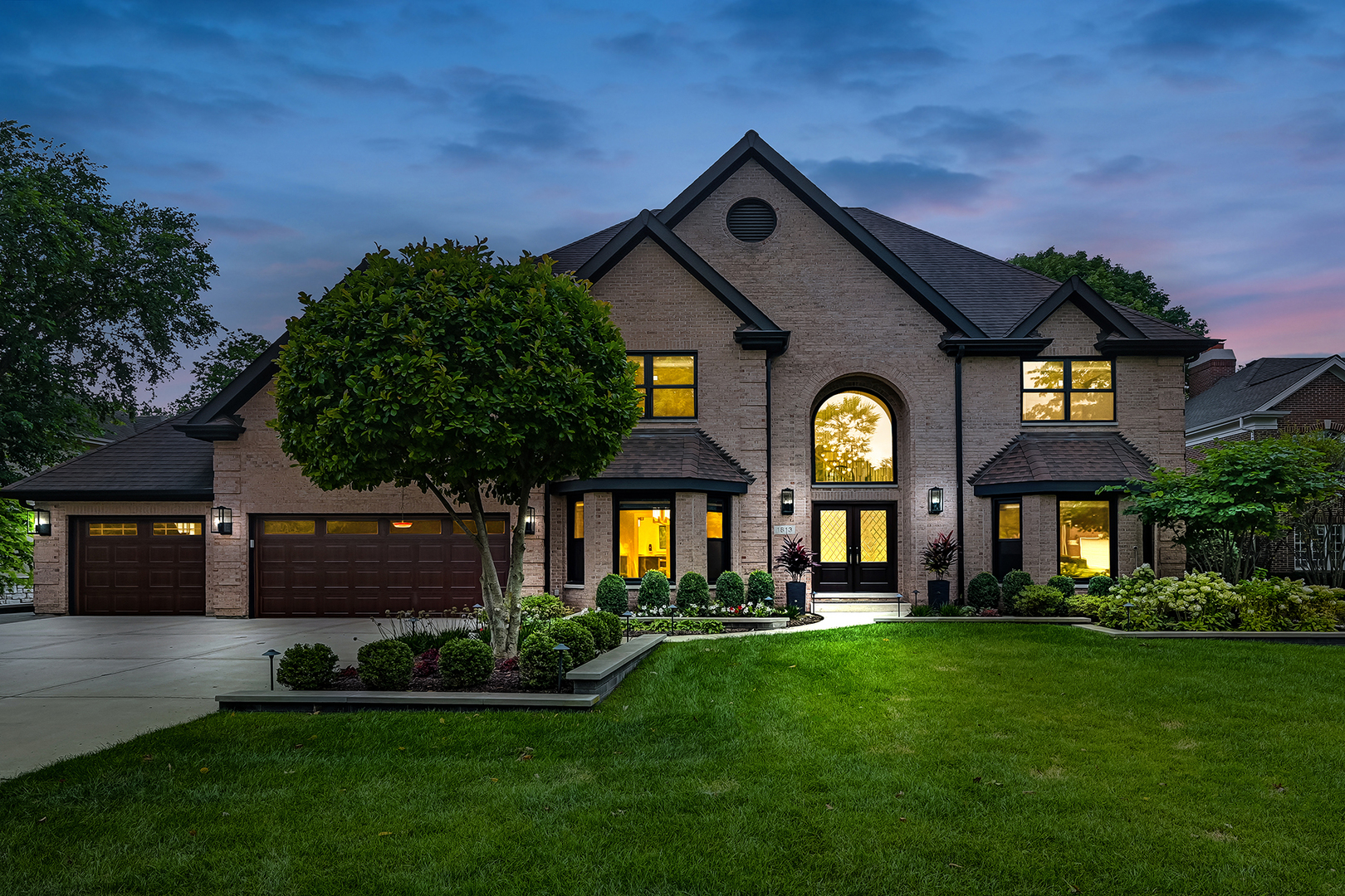 1813 Kelly Court Darien, IL 60561 - Photo 54 of 56 a front view of a house with garden