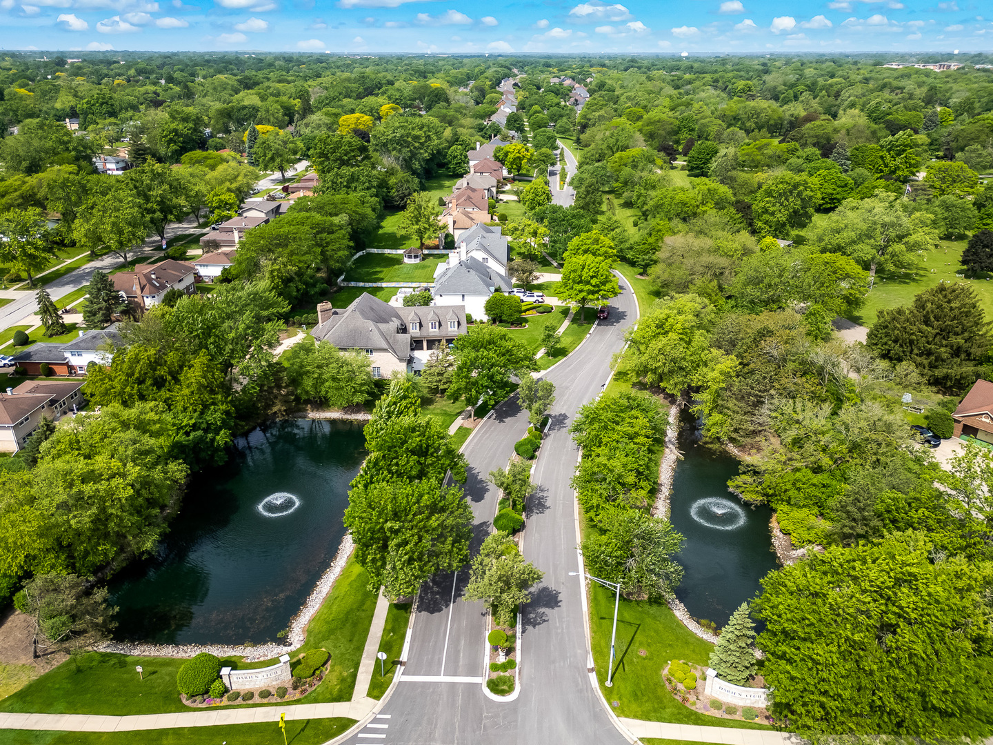 1813 Kelly Court Darien, IL 60561 - Photo 56 of 56 an aerial view of a residential houses with yard