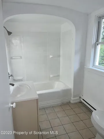 $1,000 | 140 West River Street, Unit F, Wilkes-Barre, PA 18702