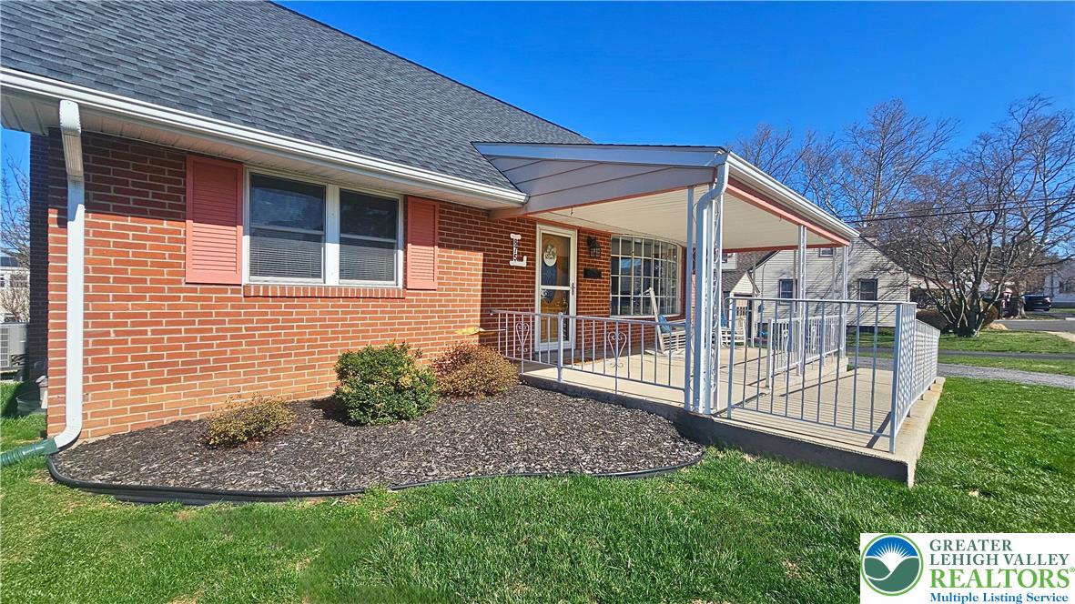 875 Poplar Road Hellertown, PA 18055 - Photo 2 of 33