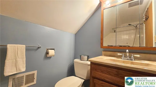 $350,000 | 875 Poplar Road, Hellertown, PA 18055