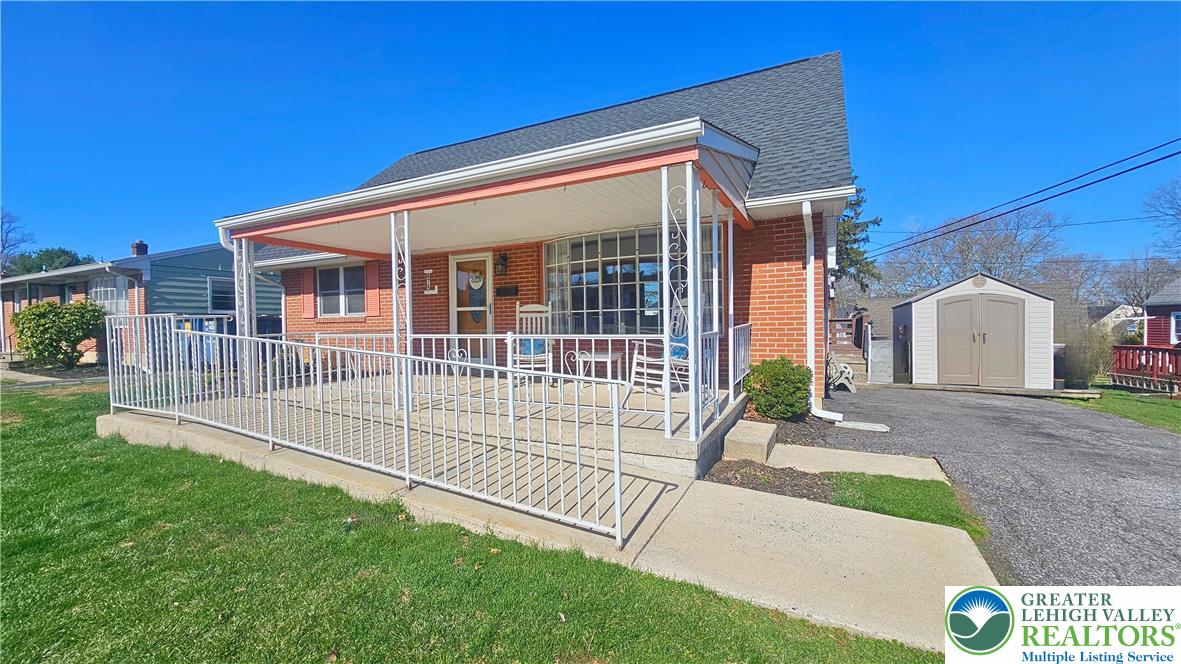 875 Poplar Road Hellertown, PA 18055 - Photo 3 of 33