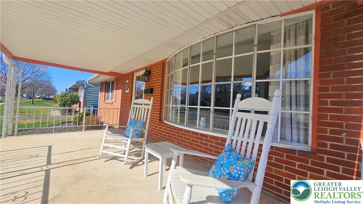 875 Poplar Road Hellertown, PA 18055 - Photo 4 of 33