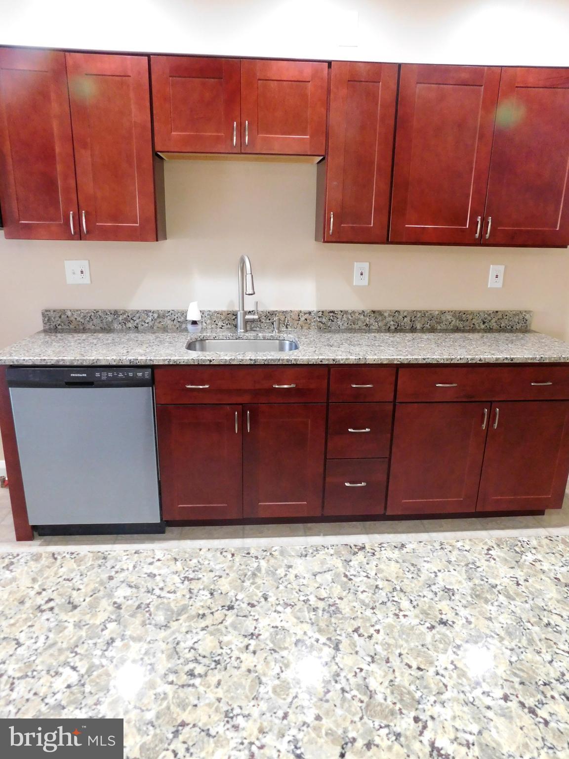 6138 Edlynne Road Baltimore, MD 21239 - Photo 10 of 30 Granite Counters & New SS Appliances