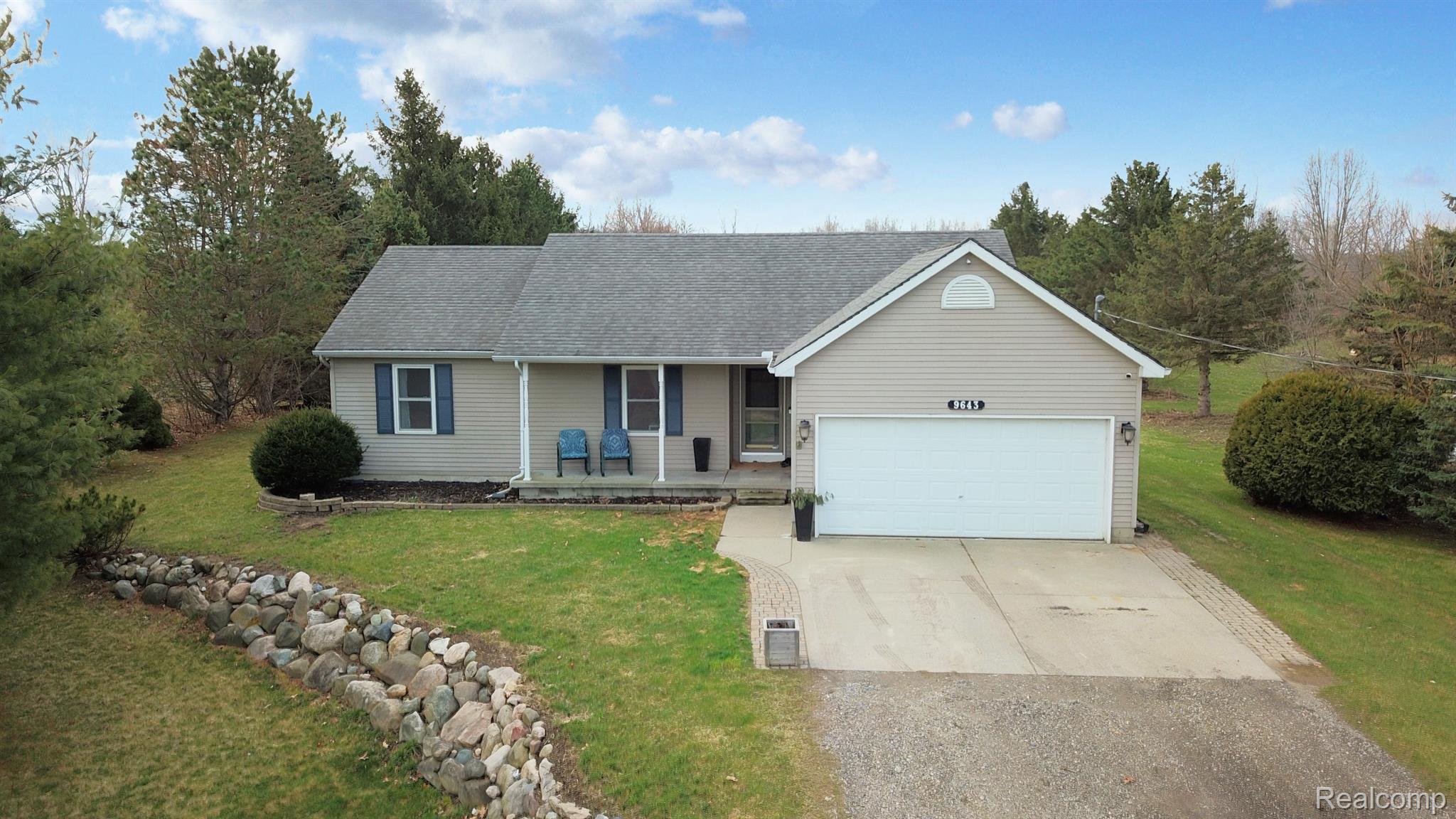 9643 Silver Lake Road Linden, MI 48451 - Photo 1 of 21 JenniferTremaine.com