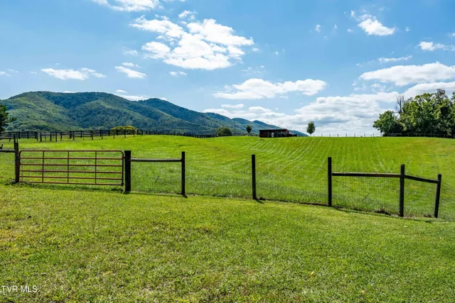 $2,390,000 | 2294 Dry Creek Road, Johnson City, TN 37604