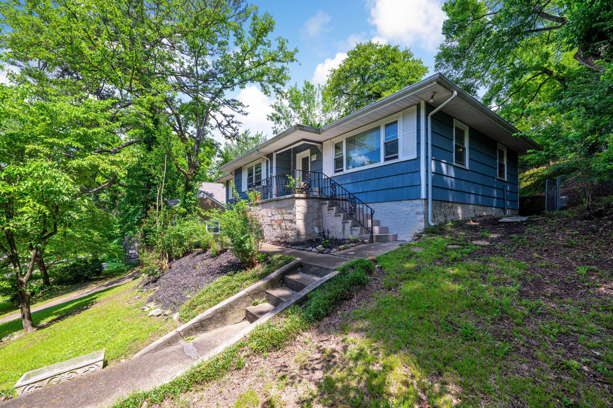711 Oxford Road Chattanooga, TN 37405 - Photo 3 of 40 5-web-or-mls-DSC_6216