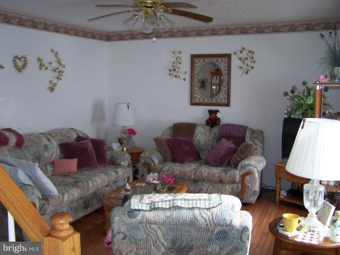 579 Leeds Road Elkton, MD 21921 - Photo 6 of 11 Living Room