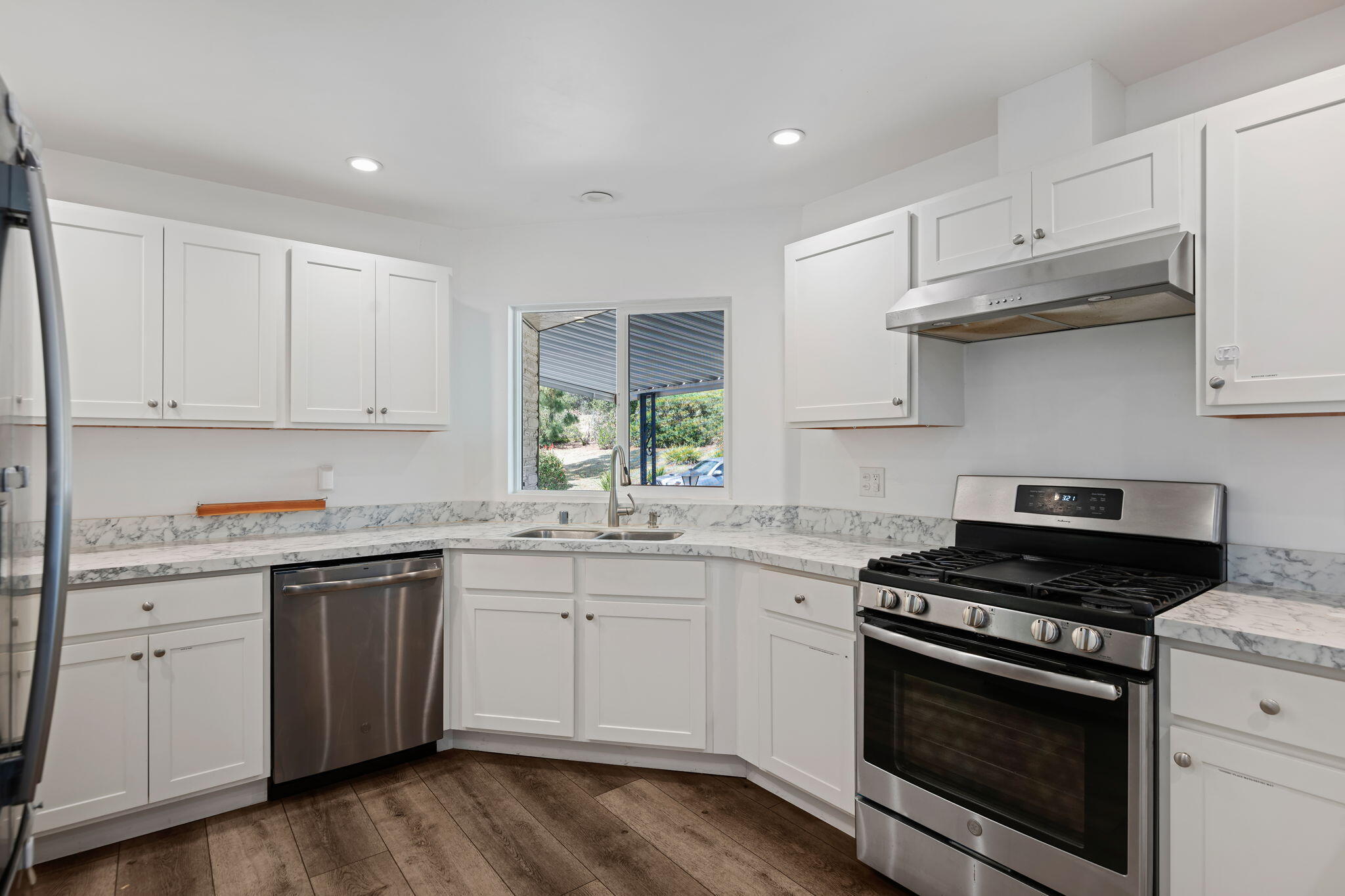 340 Old Mill Road, Unit SPC 140 Santa Barbara, CA 93110 - Photo 23 of 30 14-Kitchen
