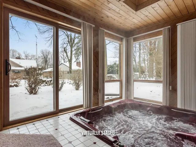 $285,000 | 1437 Arden Lane, Manitowoc, WI 54220