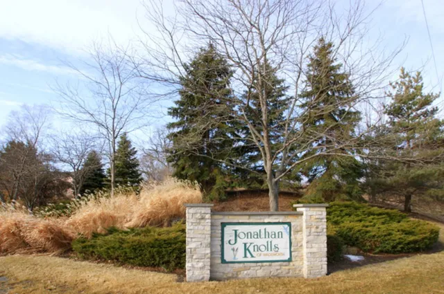 $124,900 | 39976 Jonathan Knolls Lane, Wadsworth, IL 60083