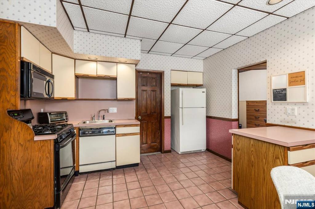 341 Grove Street East Rutherford, NJ 07073 - Photo 5 of 30 Gallery Image 5