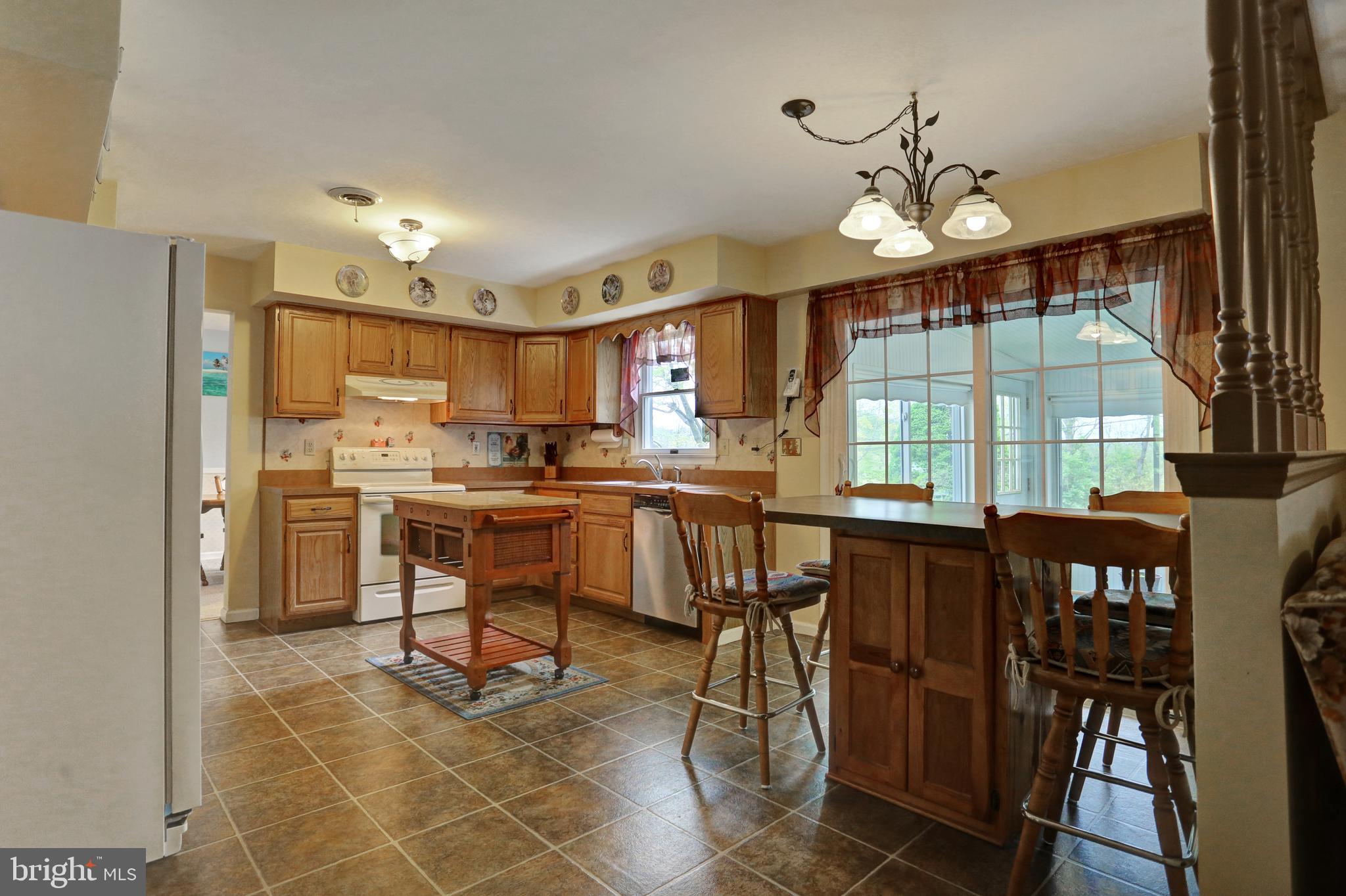 806 Blue Gate Lane Sinking Spring, PA 19608 - Photo 9 of 26 Kitchen