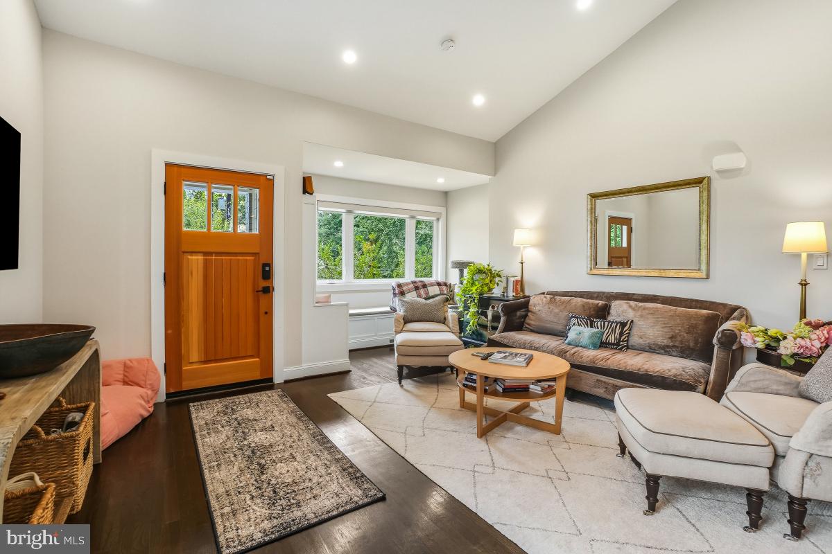 8706 Sundale Drive Silver Spring, MD 20910 - Photo 4 of 32